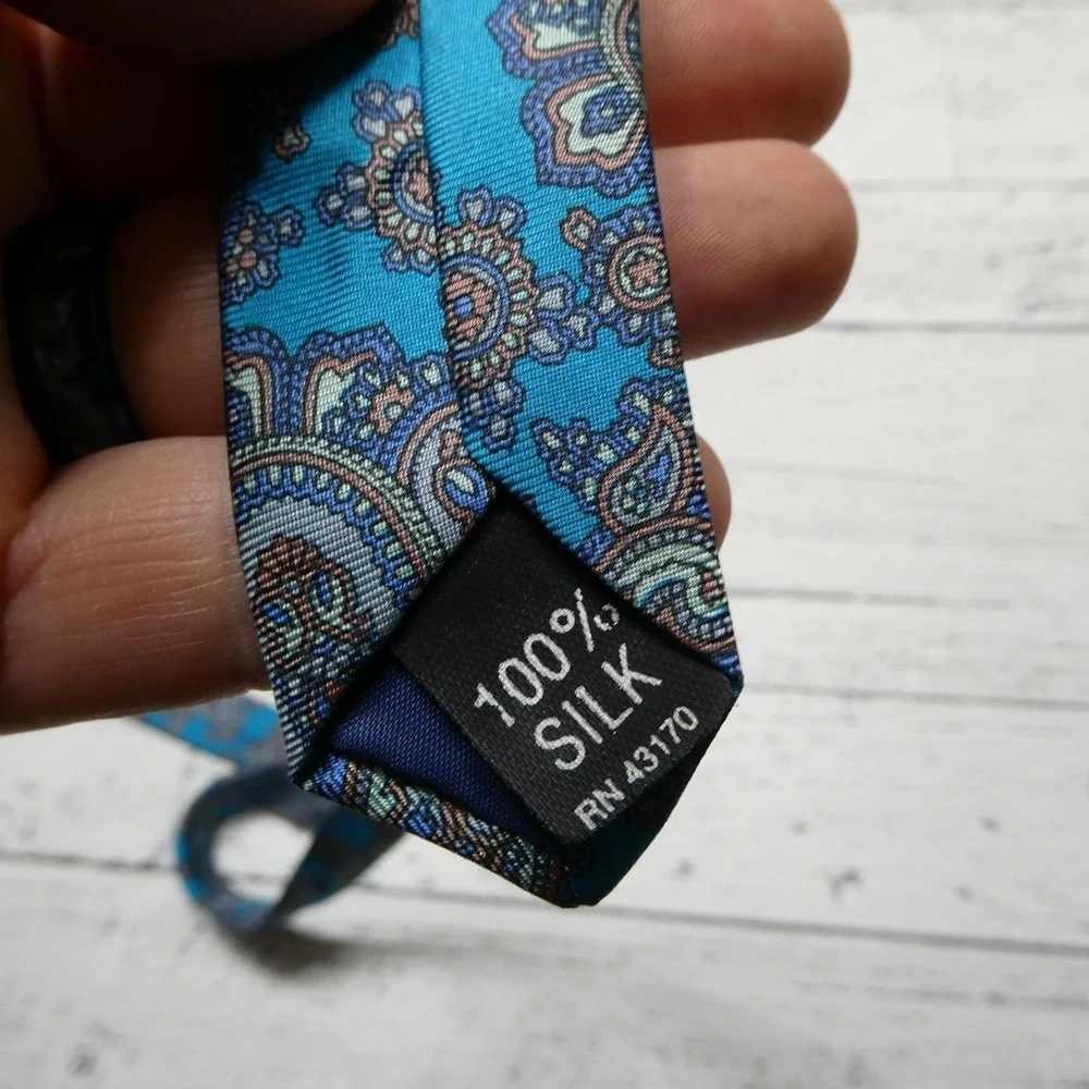 Surrey Sophisticates Tie Mens One Size Blue Paisley 100% Silk Woven Classic